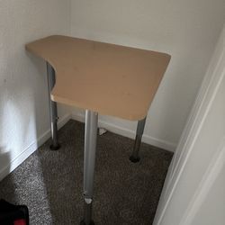 Corner desk