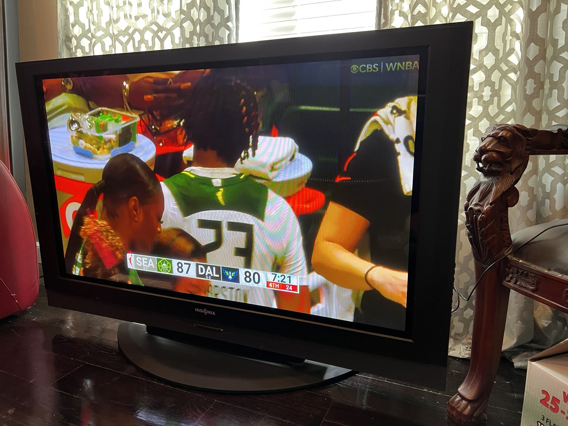 52 Insignia Tv With Stand