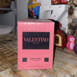 Donna Born in Roma Intense Eau de Parfum