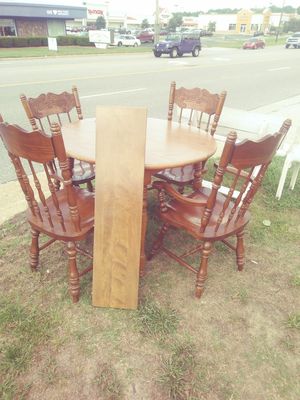 High Point NC Carved Wood Chairs And Round Kitchen Or Dining Room Table Set For Sale In High Point NC Carved Wood Chairs And Round Kitchen Or Dining Room Table Set For Sale In