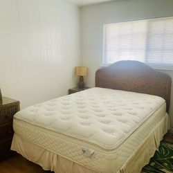 5 piece Vintage wicker bedroom set