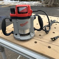 Milwaukee Heavy Duty Router