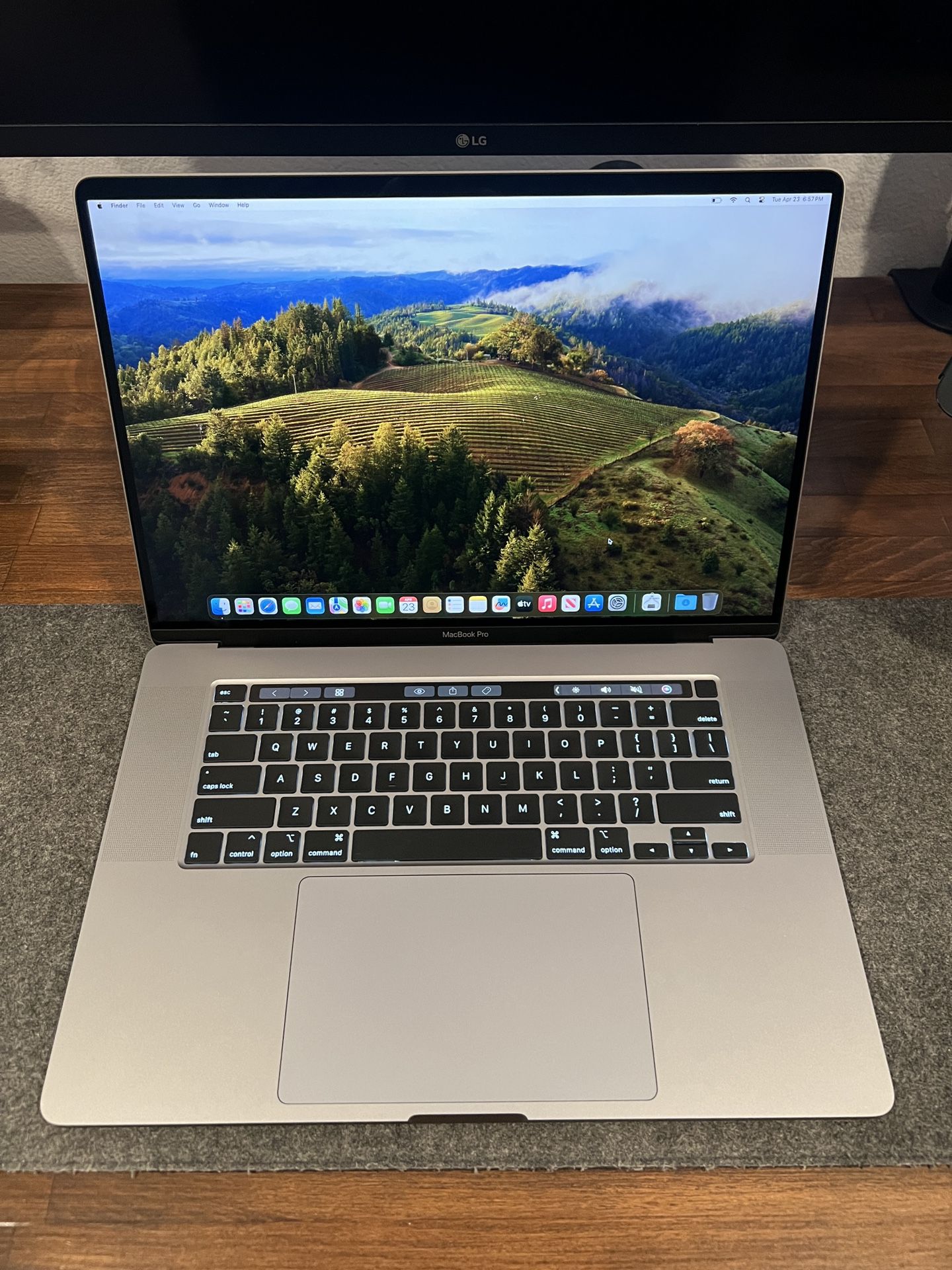 2019 16” MacBook Pro Intel i7 16GB RAM 512GB SSD