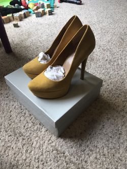 Jessica Simpson heels size 10