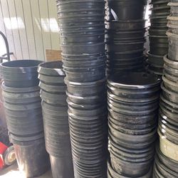 NURSERY BLACK PLASTIC POTS