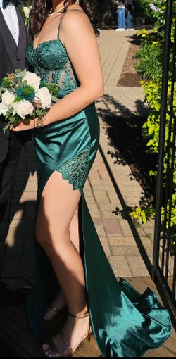 Emerald Green Prom Dress (size 8/9) Made For Macys for Sale in Chicago, IL  - OfferUp