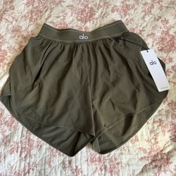 alo shorts • New 