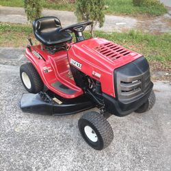 riding Gas Lawn Mower With New Battery And New Blades $850 Firm!!!