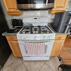 White GE Gas Range Freestanding Stove