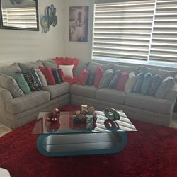 Large gray Sectional (Broyhill)
