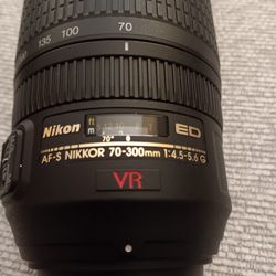 Nikon 70-300 MM Vr Lens