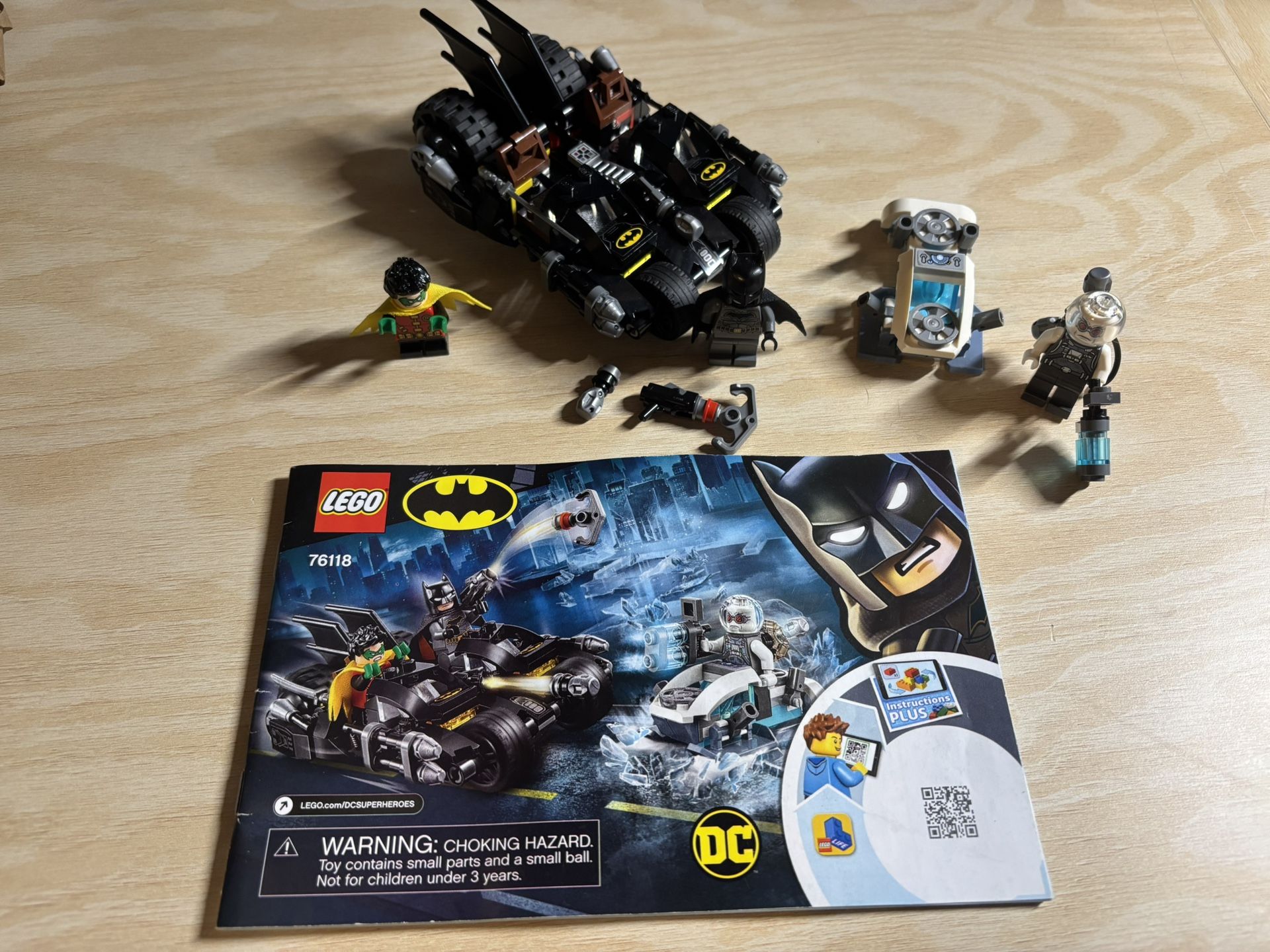 LEGO DC Super Heroes Minifigures Set Mr. Freeze, Batman, Robin 76118