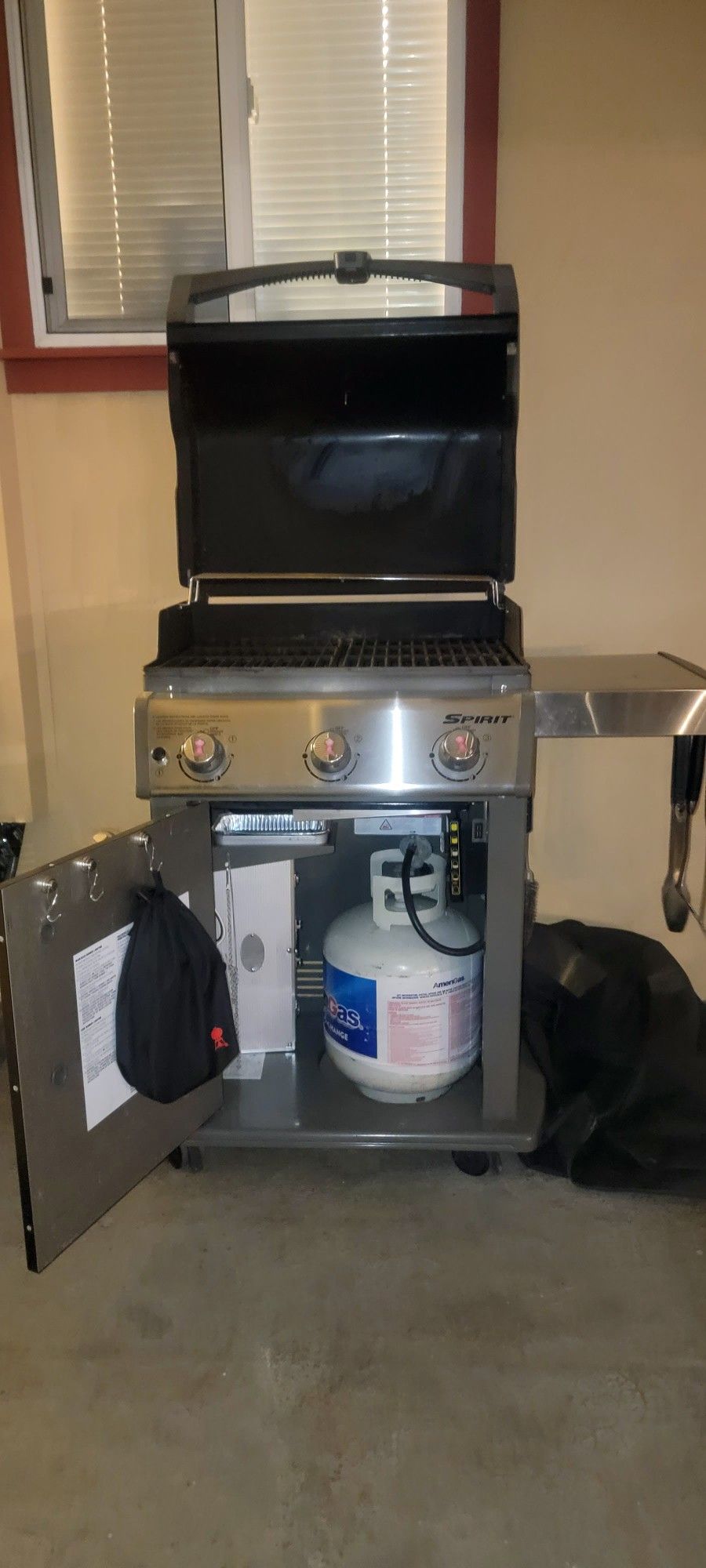 er Spirit Gas Grill 3 Burner With Propane Tank & More for Sale in