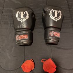 Triumph United Boxing Gloves 