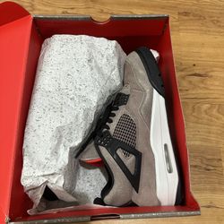 Air Jordan 4 Retro