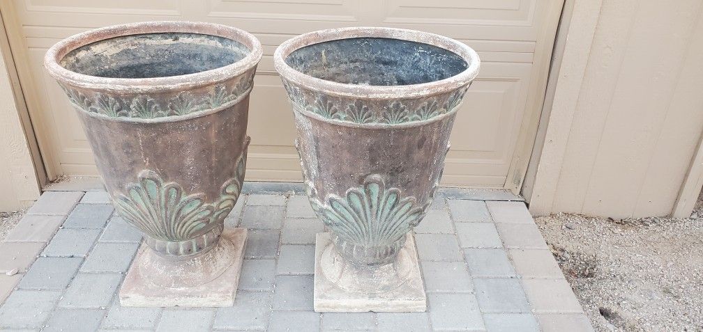 2 X large Garden Planter Urns