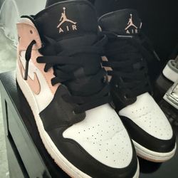  Nike Jordan 1 Mid SE WHITE PINK BLACK trainers. Size US 6Y