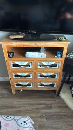 CHEST OF DRAWERS