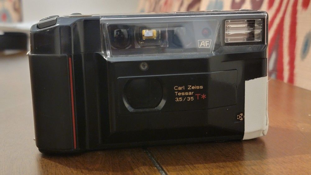 Yashica T2D