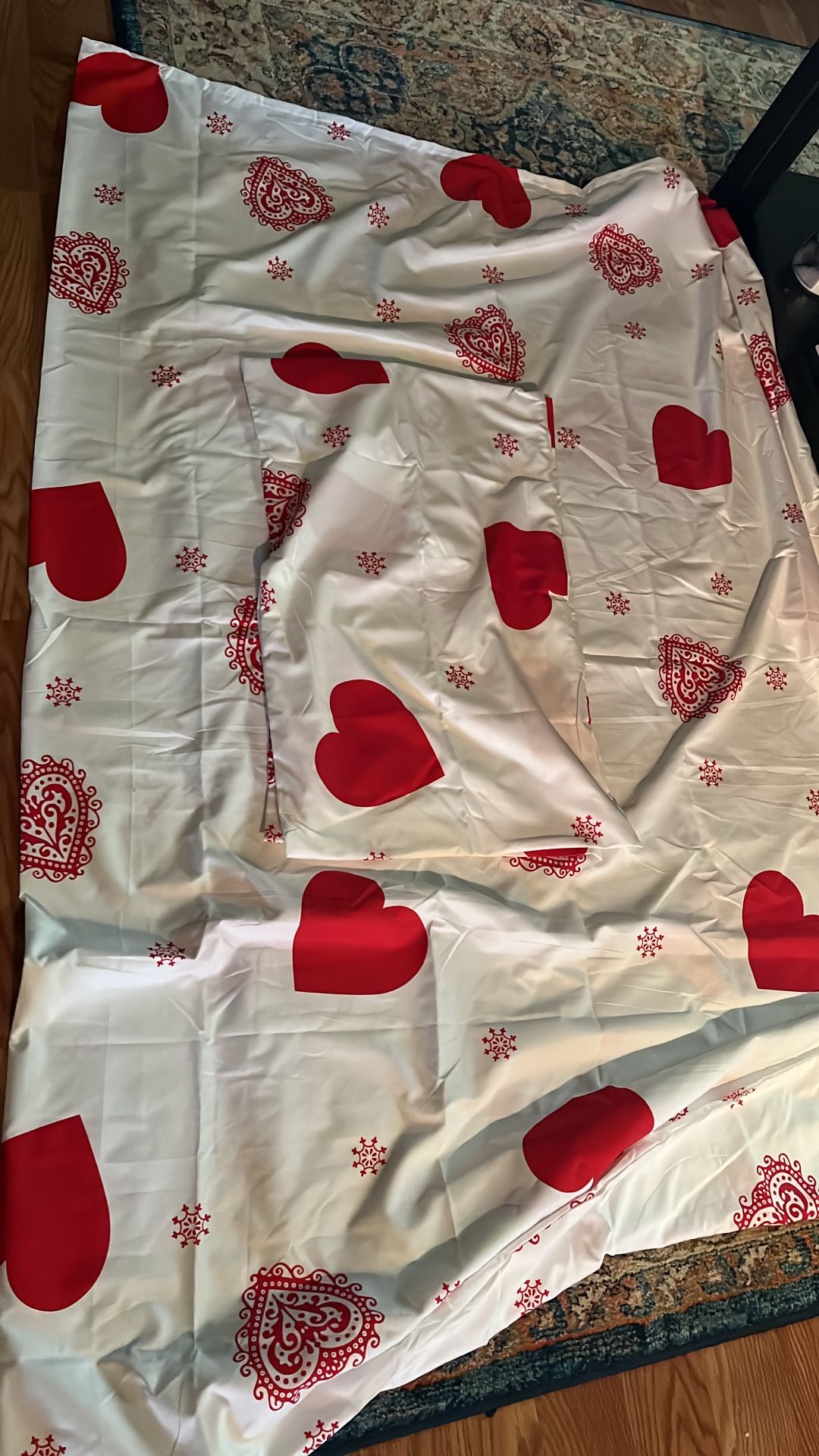 Comforter & Pillow Cases twin new/ No Stuffing