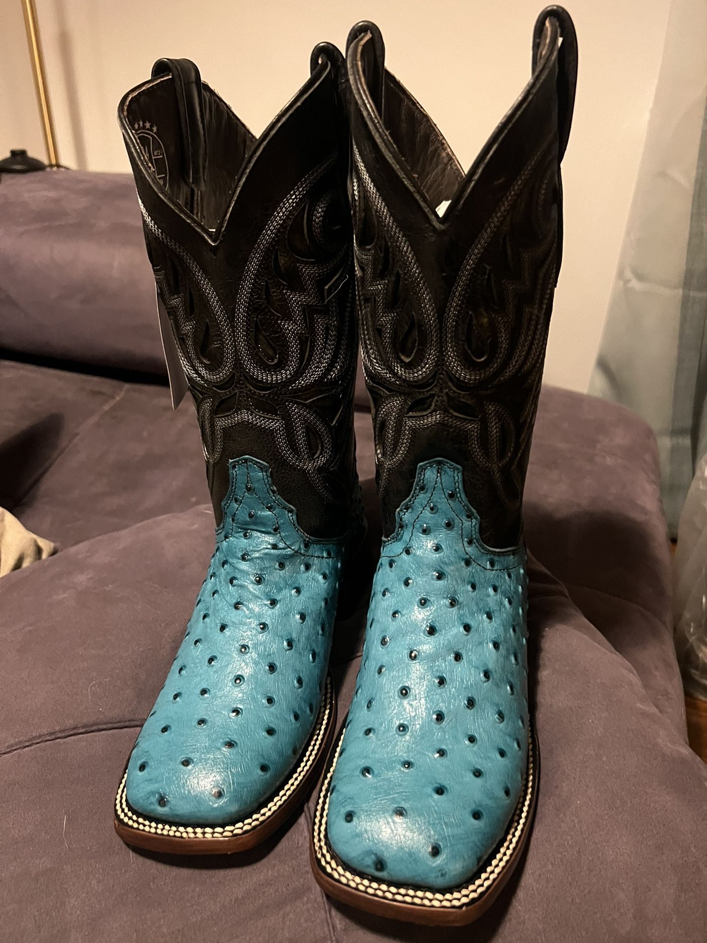 Call leather ostrich print turquoise and black size 7