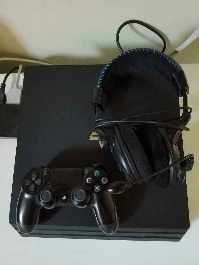 Ps4 Pro with turtle beach headphones and games