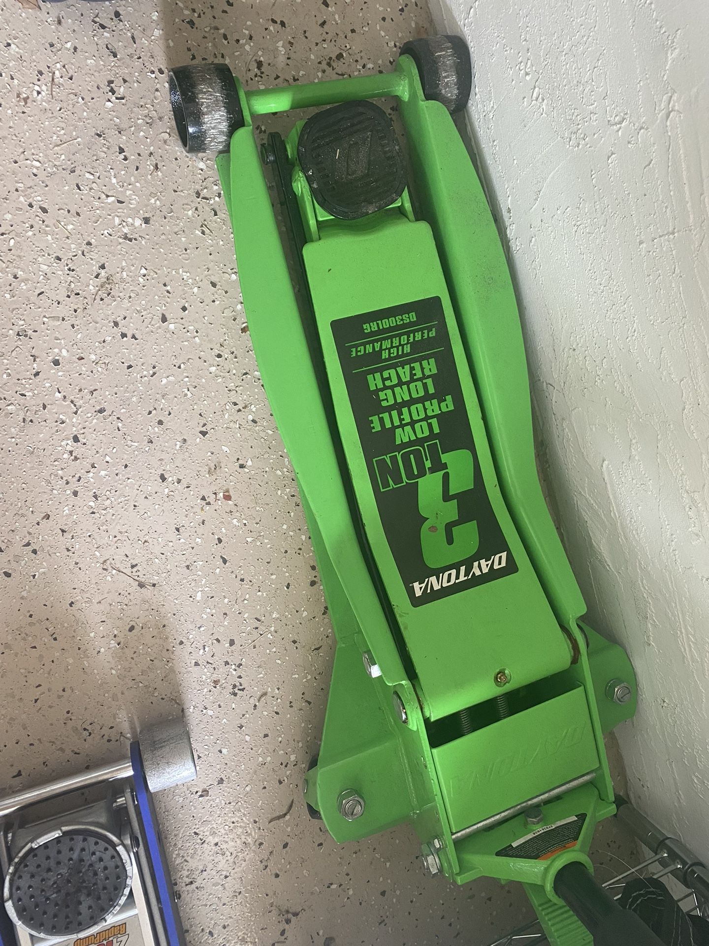 Daytona 3 Ton longreach Lowprofile Floor Jack for Sale in Delray