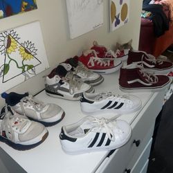 5 Pairs Of Kids Shoes Sizes 1-2