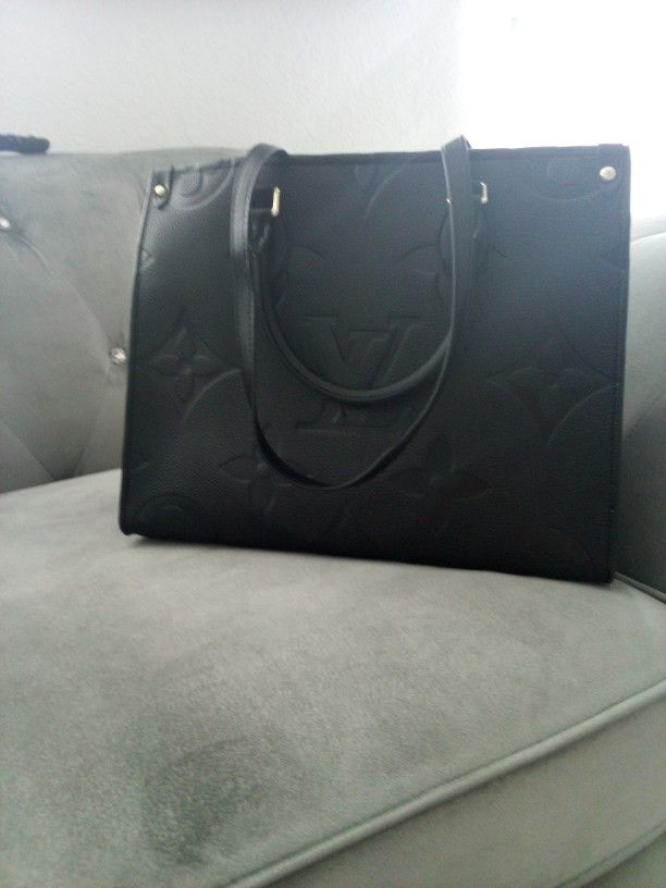 Purse. Bag. Shoulder Bag. Handbag. Tote.