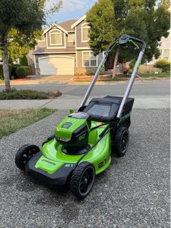Greenworks Pro 80v 21 inch Self Propelled Lawnmower- Includes battery and charger
