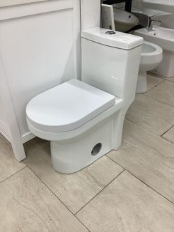 Compact toilet, 25” front to back, ideal for small bathroom, single piece easy to clean, available for pick up