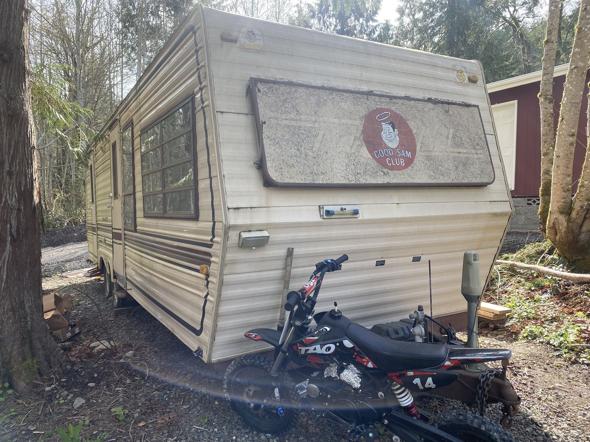 28’ Travel Trailer Dbl Axle W/brakes