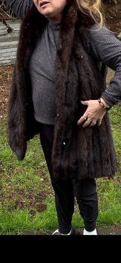 LOW PRICE MOVING- $4,000 RETAIL REAL CUSTOM MINK FUR VEST