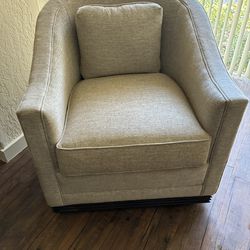 Swivel Club Chair