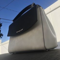 Micheal Kors hand bag