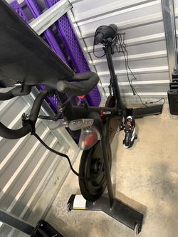 Peloton Exercise Bike w/ Touchscreen(rotating screen)– Great Condition