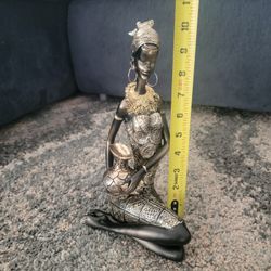 African Woman Doll / Figura De Mujer Africana