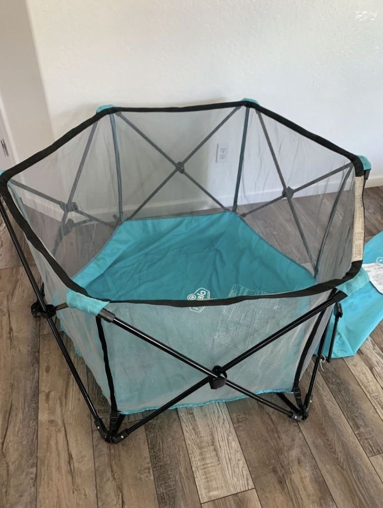Regalo My Portable Play Yard Indoor and Outdoor