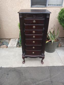 Jewelry stand