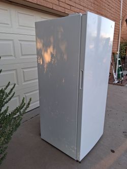 Stand up Frigidaire Freezer ( like new)