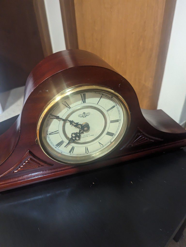 Vintage tabletop clock
