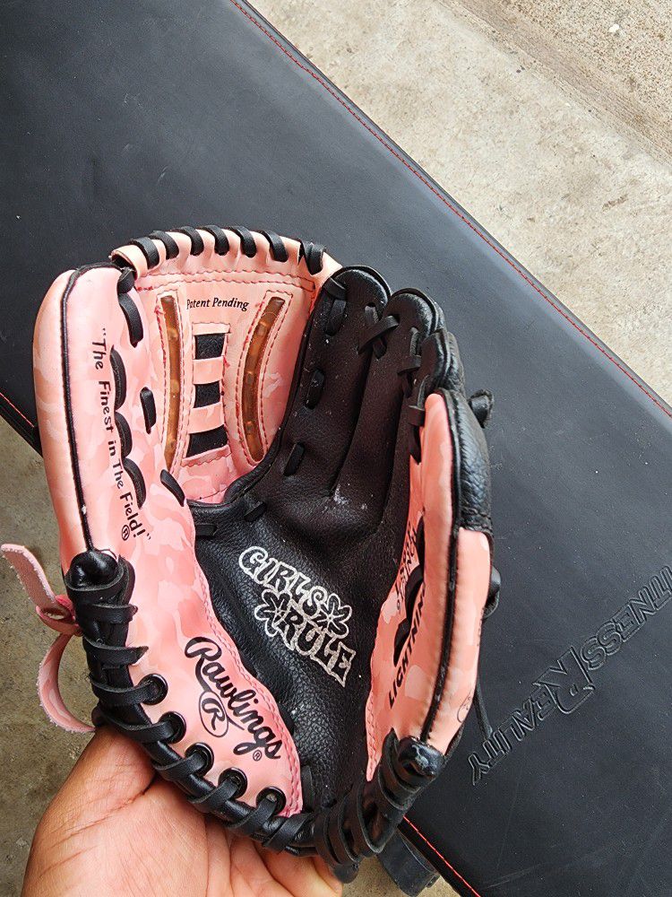 Rawlings  Youth  Pink Baseball Glove 9 1/2 Girls