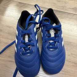 kids soccer shoes ( size 10k & 1) 