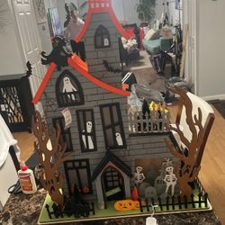 Halloween House With Ligtht And Sound 