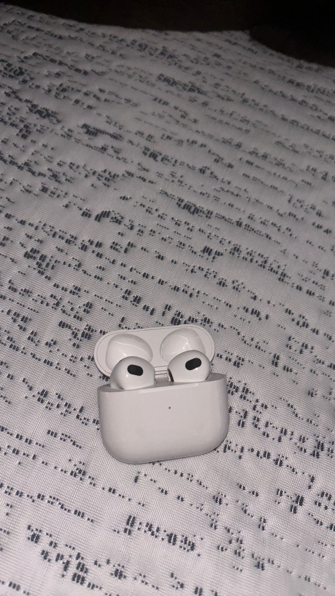 AirPods (Gen 3)