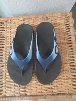 Oofos Sandals Women's 11 Men's 9