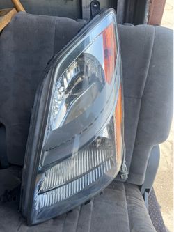 2007 Prius Headlight with led bulb driver side