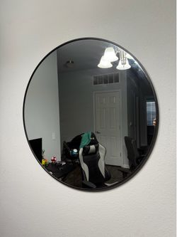 round wall mirror clean condition read description