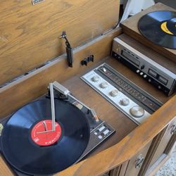ALLOWING OFFERS** Authentic Wooden Record Player