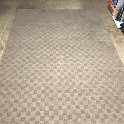 A 8’ x 6’ patio outdoor rug